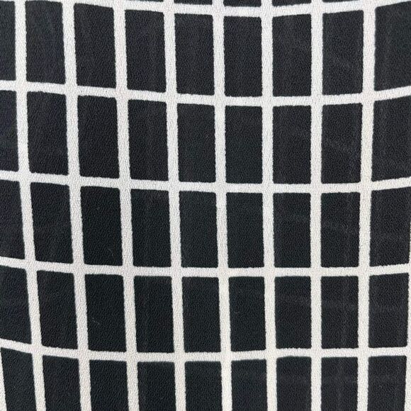 Torrid Womens Windowpane Plaid High Low Hem Split Neck Blouse Black White Size 2 - Picture 11 of 11